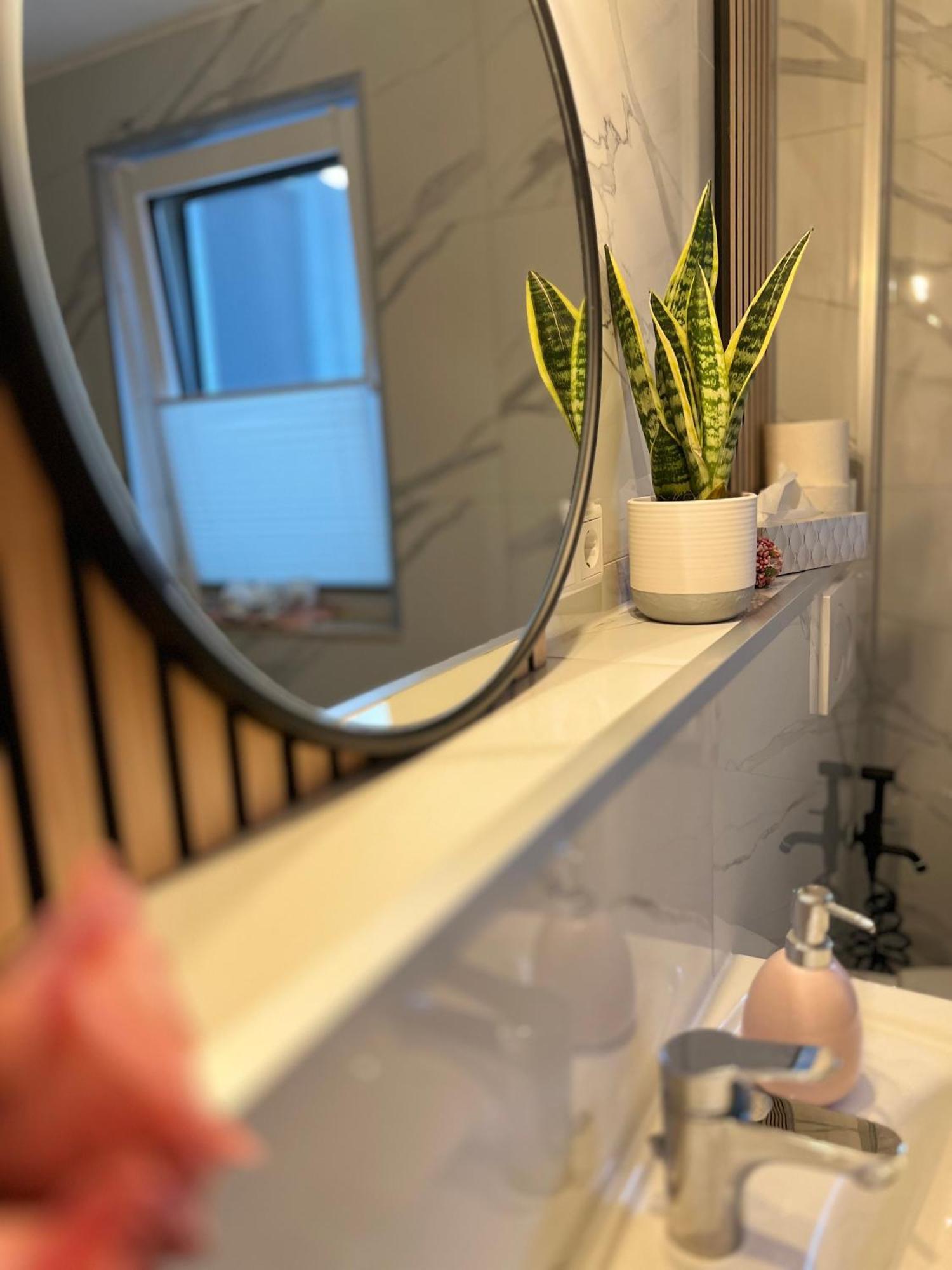 Relaxdays-Apartments 2 Garten Und Pool- Mitbenutzung, Kostenloser Parkplatz, Kontaktloser Checkin, Wifi Mit Smarttv Gütersloh المظهر الخارجي الصورة
